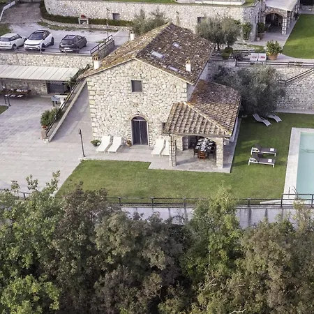 Crociferi Villa